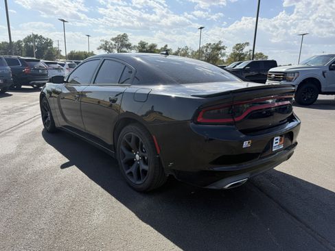 Used 2016 Dodge Charger R/T RWD image 3