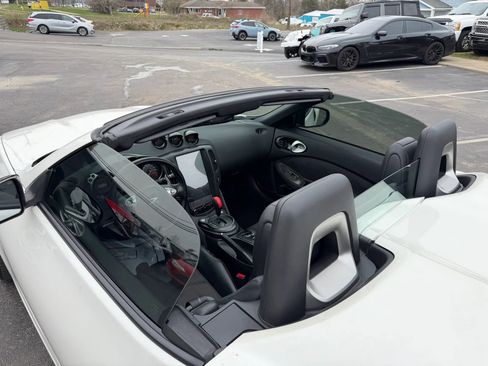 Used 2014 Nissan 370Z Touring w/ Sport Package RWD image 11