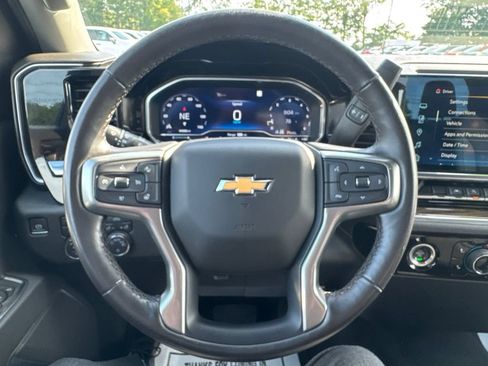 Used 2022 Chevrolet Silverado 1500 LT AWD/4WD image 25