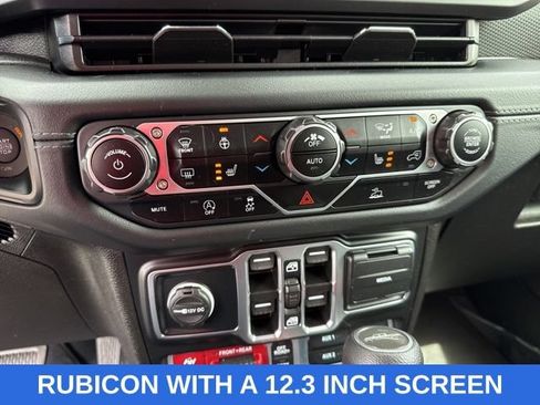 Used 2024 Jeep Gladiator Rubicon w/ Convenience Group AWD/4WD image 13