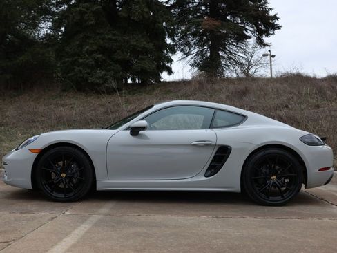 Used 2025 Porsche 718 Cayman image 3