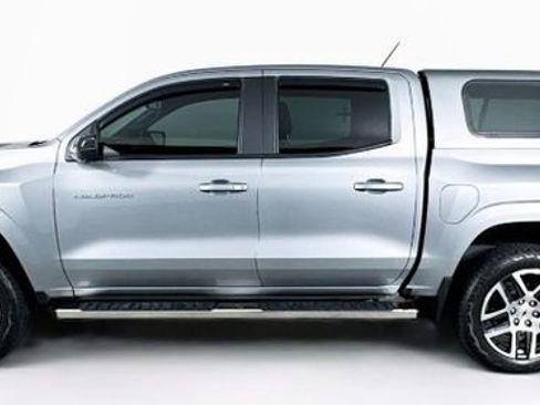 Used 2024 Chevrolet Colorado Z71 w/ Z71 Convenience Package 2 AWD/4WD image 2