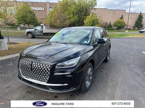 New 2025 Lincoln Corsair AWD image 9