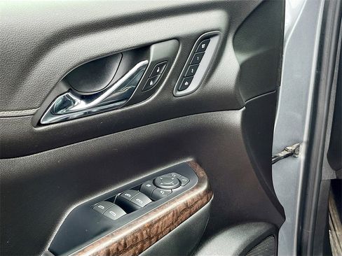 Used 2022 GMC Acadia Denali w/ Denali Ultimate Package image 18