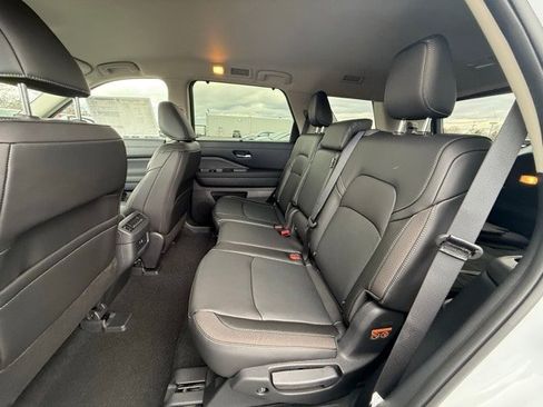 New 2025 Nissan Pathfinder SL image 14