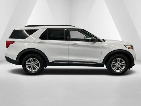 Used 2022 Ford Explorer XLT AWD/4WD image 8