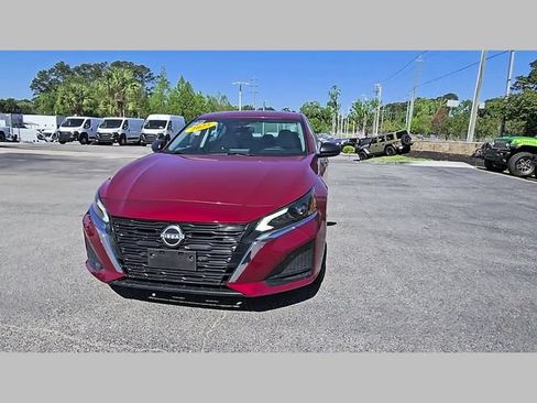 Used 2025 Nissan Altima 2.5 SV FWD image 36