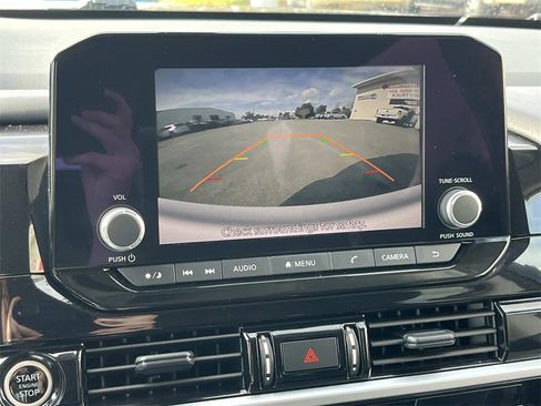 Used 2024 Nissan Pathfinder SV image 25