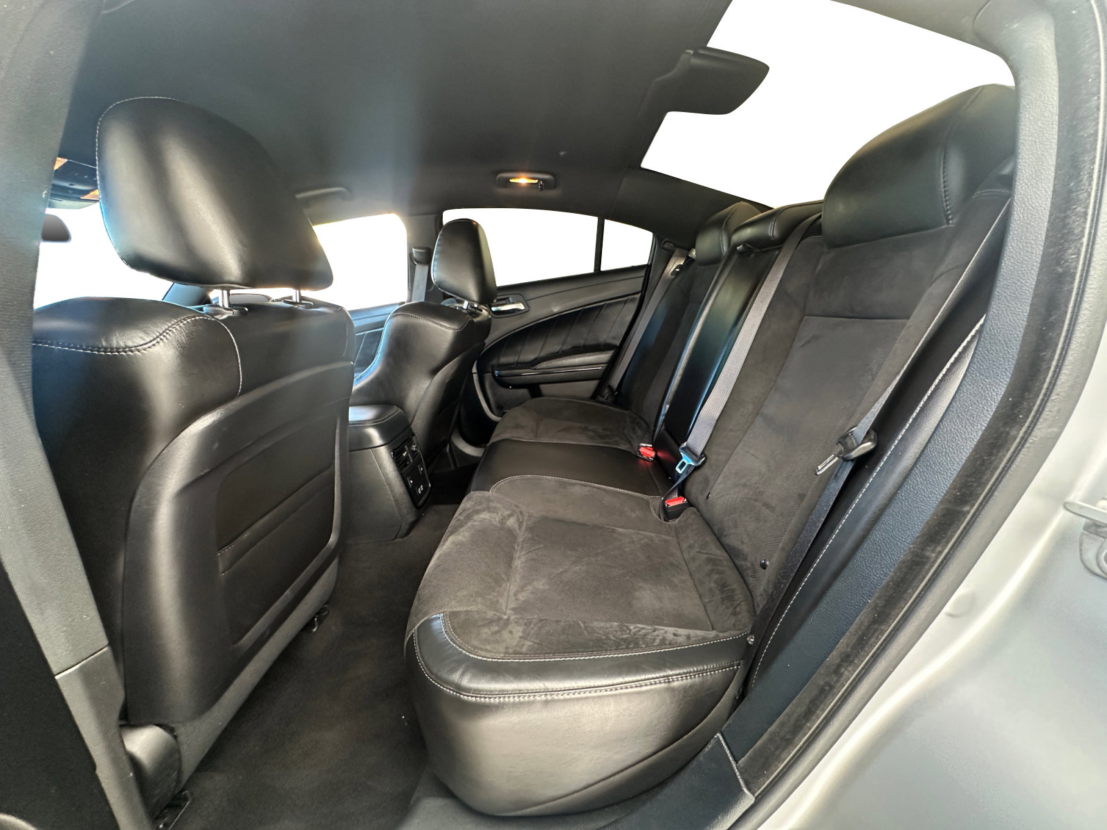 Used 2022 Dodge Charger R/T w/ Plus Group RWD image 13