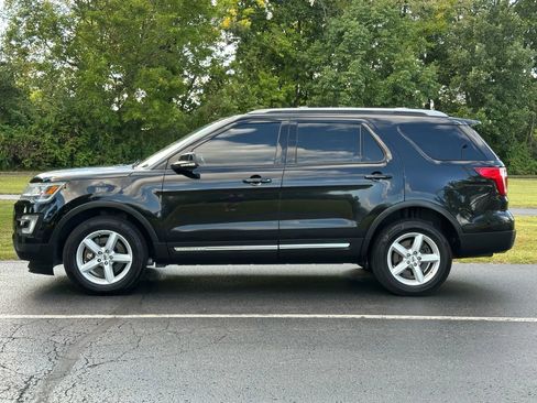 Used 2016 Ford Explorer XLT w/ Equipment Group 202A image 9