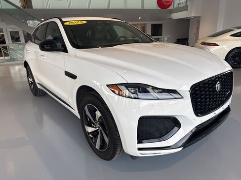 Used 2025 Jaguar F-PACE R-Dynamic S image 17