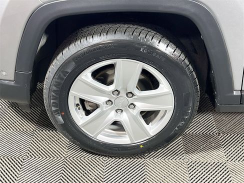 Used 2022 Jeep Compass Latitude w/ Sun and Sound Group image 27