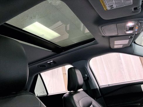 Used 2022 Ford Explorer XLT w/ Equipment Group 202A image 21