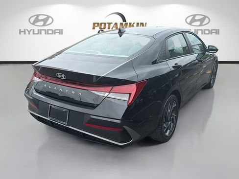 Certified 2025 Hyundai Elantra SEL w/ Cargo Package FWD image 5