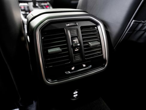 Used 2024 Porsche Macan image 32