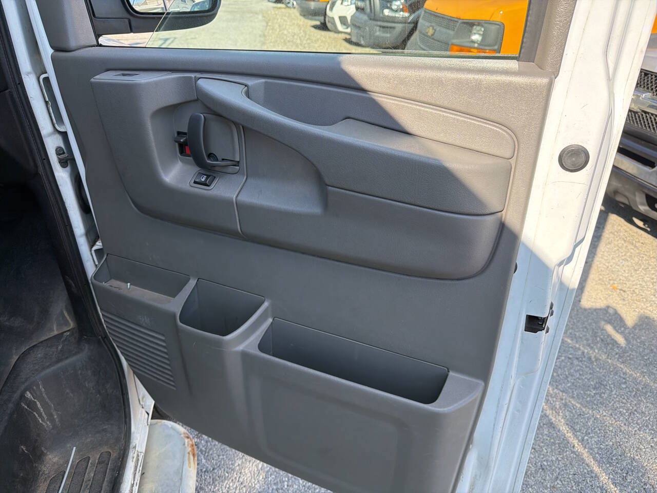Used 2014 GMC Savana 2500 RWD image 15