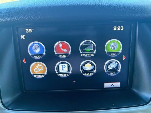 Used 2016 GMC Yukon XL Denali image 27