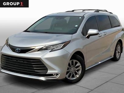 Used 2022 Toyota Sienna XLE