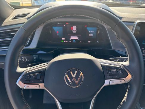 Used 2026 Volkswagen Atlas Cross Sport SE FWD image 31