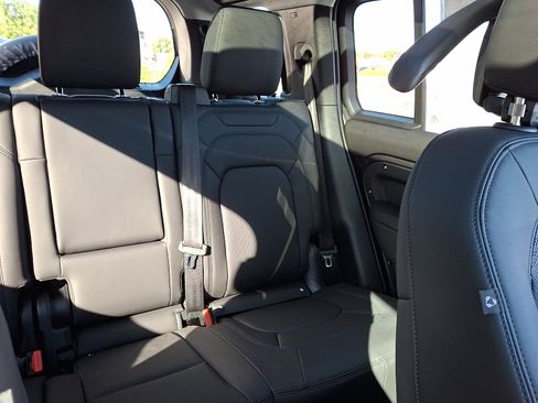 New 2025 Land Rover Defender 110 S image 17
