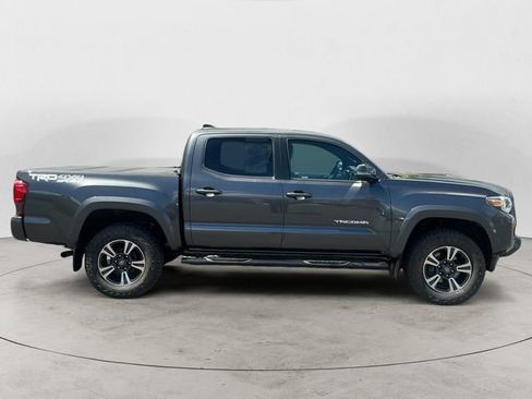 Used 2019 Toyota Tacoma TRD Sport AWD/4WD image 6