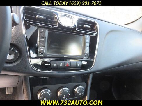 Used 2014 Chrysler 200 Limited w/ Sun/Sound Group image 11