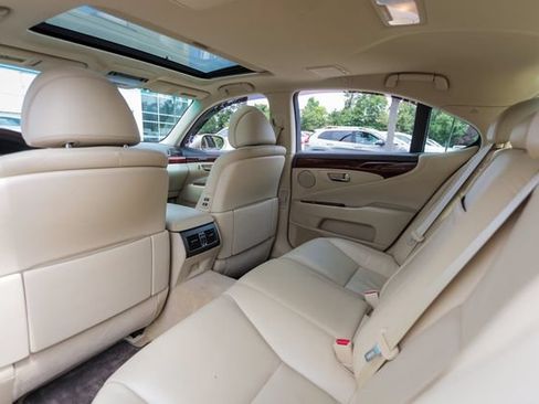 Used 2010 Lexus LS 460 RWD image 22