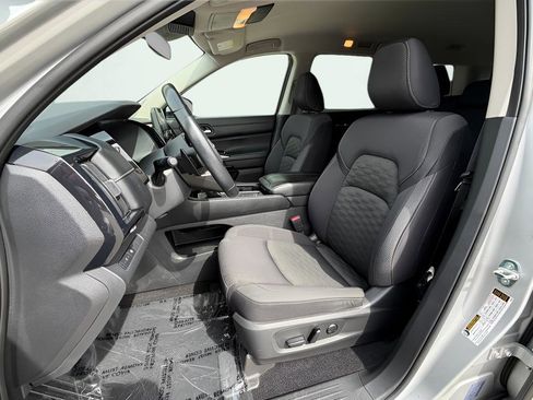 Used 2022 Nissan Pathfinder SV image 18