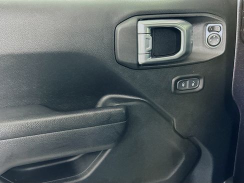 Used 2023 Jeep Wrangler Unlimited w/ Convenience Group AWD/4WD image 15