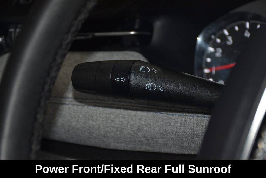 Used 2025 Jeep Compass Latitude w/ Sun & Sound Group AWD/4WD image 16