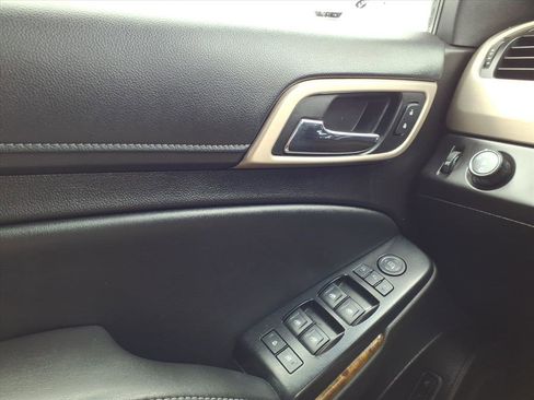 Used 2016 GMC Yukon Denali image 13