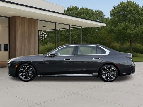 Used 2025 BMW i7 eDrive50 image 12