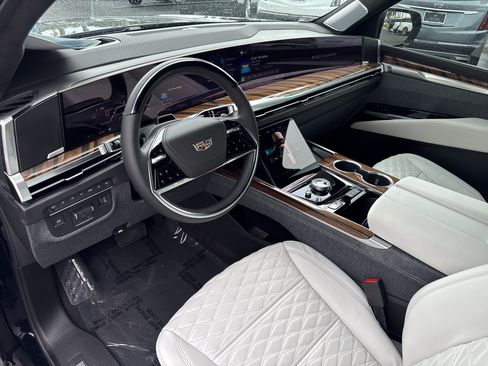 Certified 2026 Cadillac Escalade Platinum Sport w/ LPO, ONYX Package AWD/4WD image 22