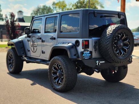 Used 2013 Jeep Wrangler Unlimited Sahara w/ Connectivity Group AWD/4WD image 6