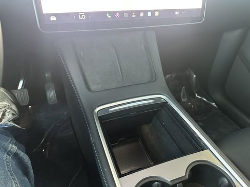 Used 2024 Tesla Model Y Long Range image 30