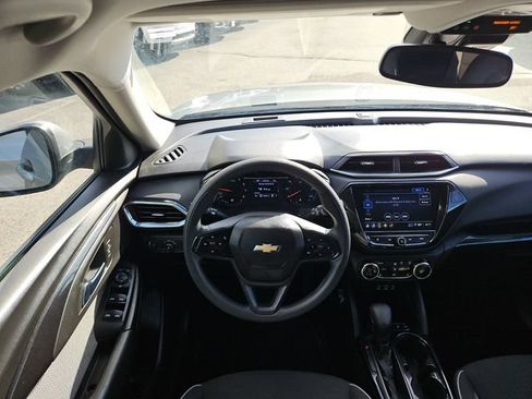 Used 2023 Chevrolet TrailBlazer LT w/ Convenience Package AWD/4WD image 9