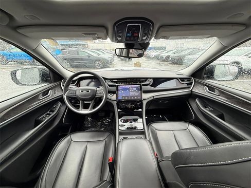 Used 2023 Jeep Grand Cherokee 4WD 4xe image 23