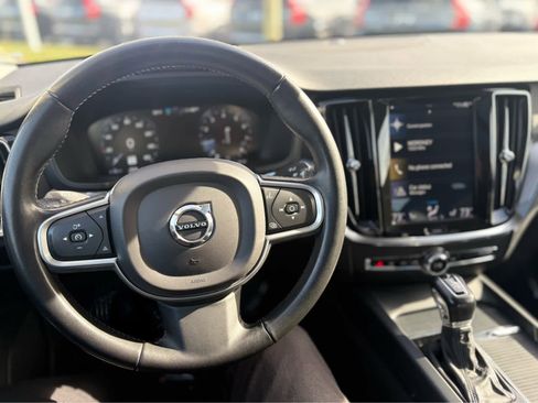 Used 2020 Volvo S60 T6 Momentum image 20