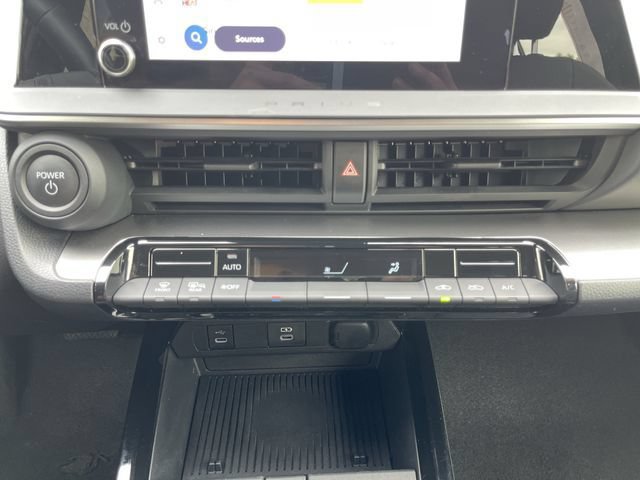 Used 2024 Toyota Prius LE FWD image 19