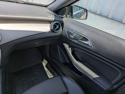 Used 2019 Mercedes-Benz GLA 250 4MATIC image 14