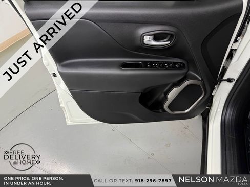 Used 2023 Jeep Renegade Latitude AWD/4WD image 18