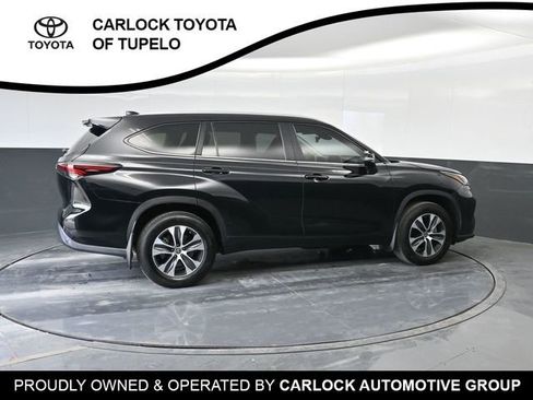 Used 2024 Toyota Highlander XLE image 4