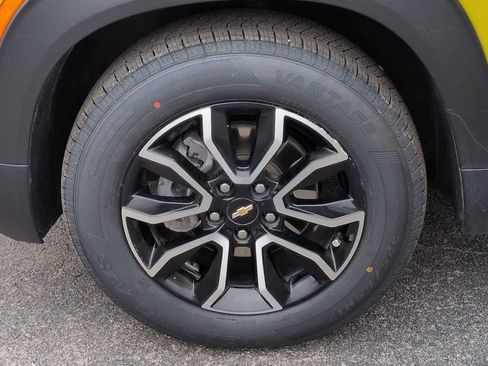Used 2023 Chevrolet TrailBlazer ACTIV w/ Sun and Liftgate Package AWD/4WD image 14