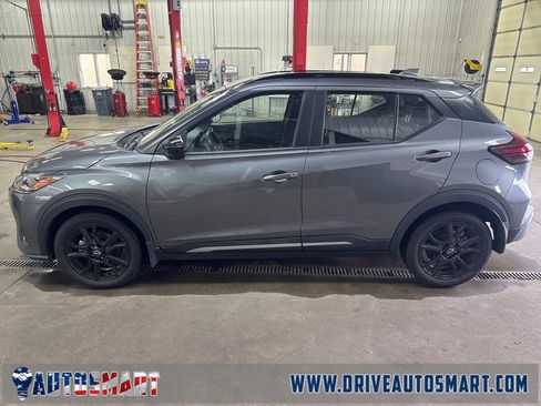 Used 2023 Nissan Kicks SR image 7