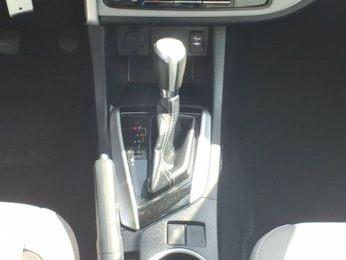 Used 2018 Toyota Corolla LE FWD image 15