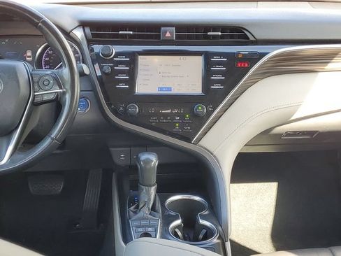 Used 2018 Toyota Camry XLE FWD image 29