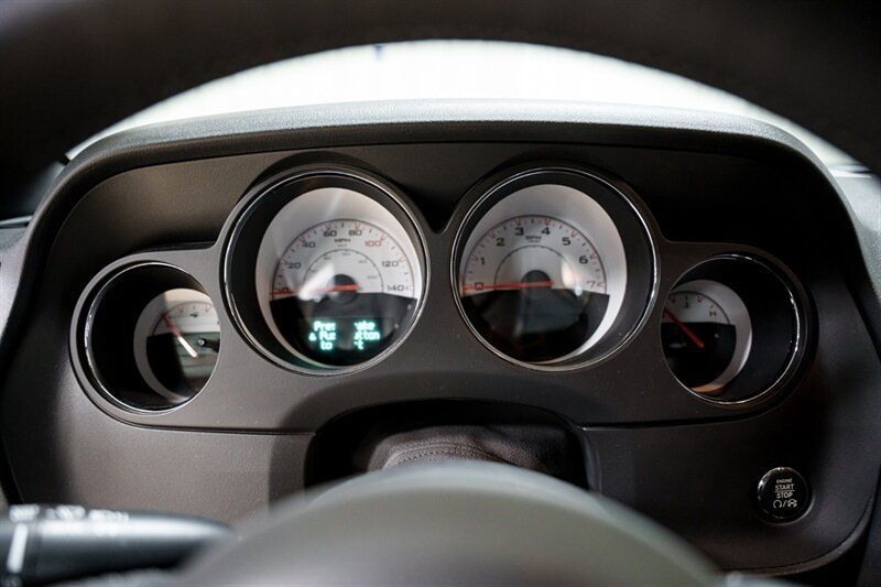 Used 2014 Dodge Challenger SXT RWD image 16