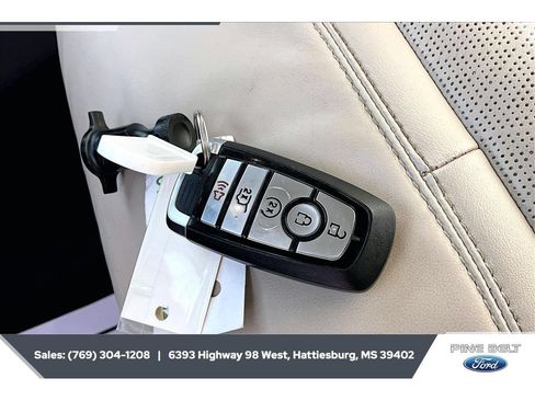 Certified 2022 Ford Explorer Platinum w/ Equipment Group 601A AWD/4WD image 9