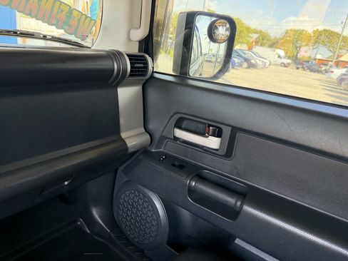 Used 2014 Toyota FJ Cruiser 2WD w/ Convenience Package image 12
