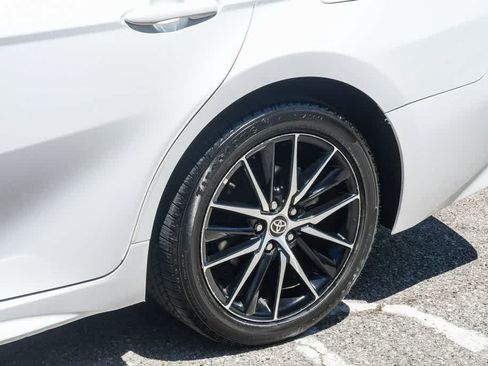 Used 2024 Toyota Camry SE FWD image 11